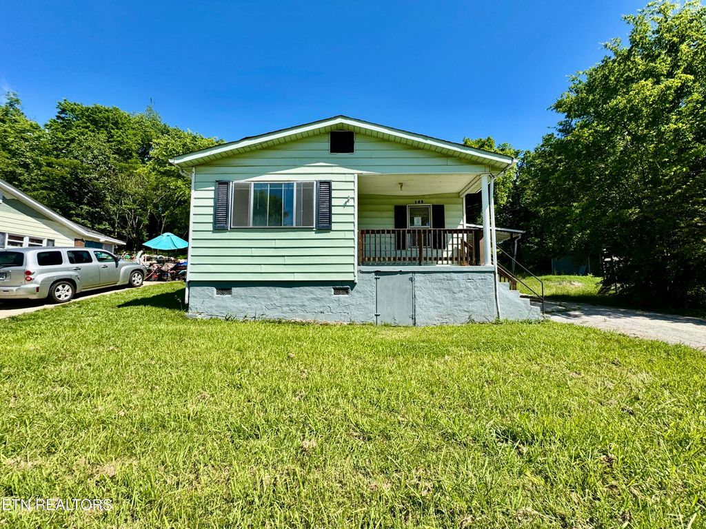 Photo of 145 Mayberry St, Harriman, TN 37748 (MLS # 1302456)