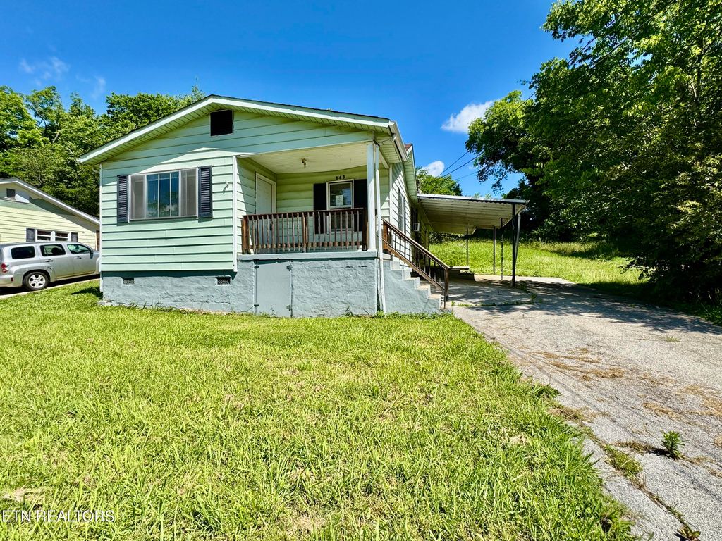Photo of 145 Mayberry St, Harriman, TN 37748 (MLS # 1302456)
