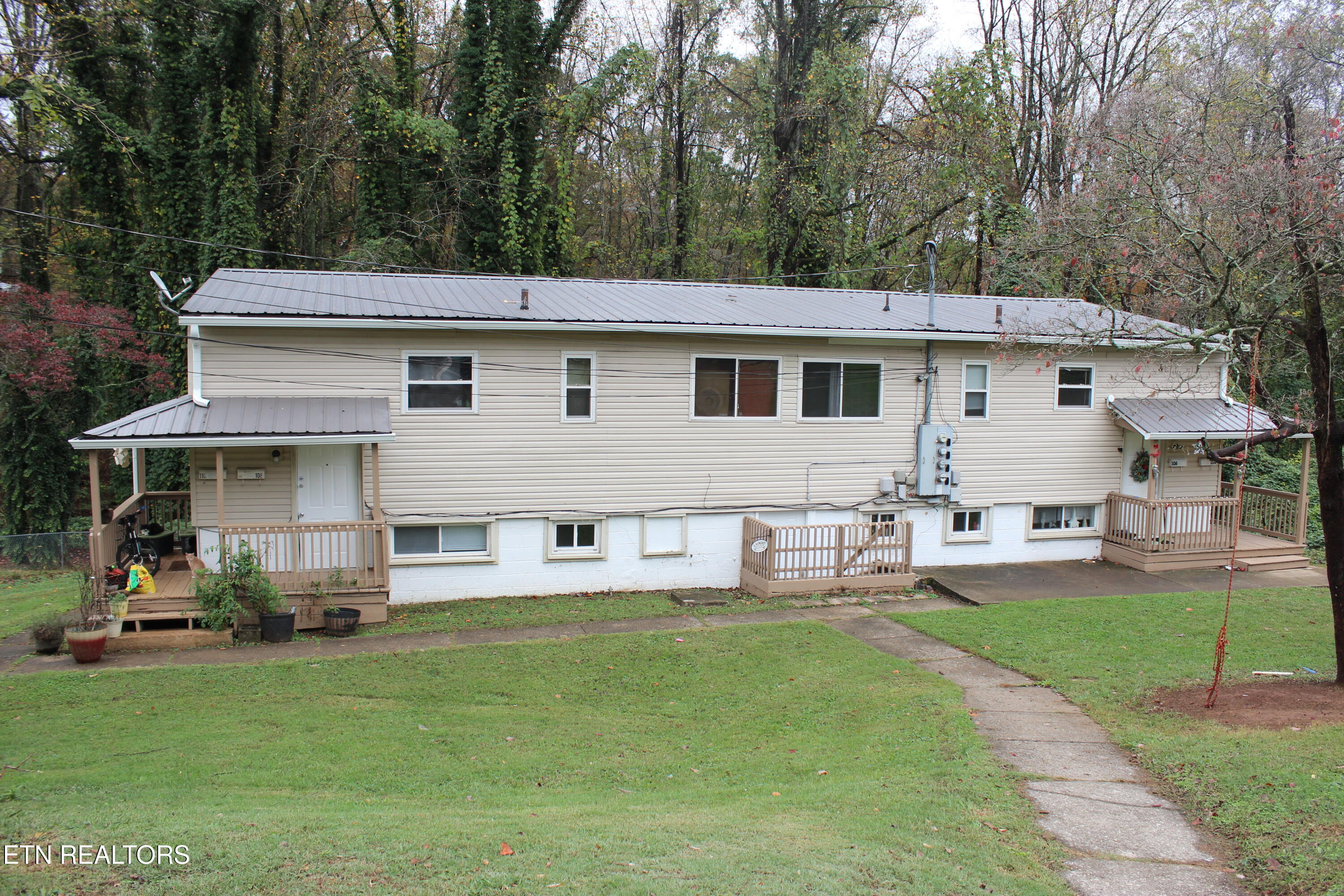 104 Hoyt Lane