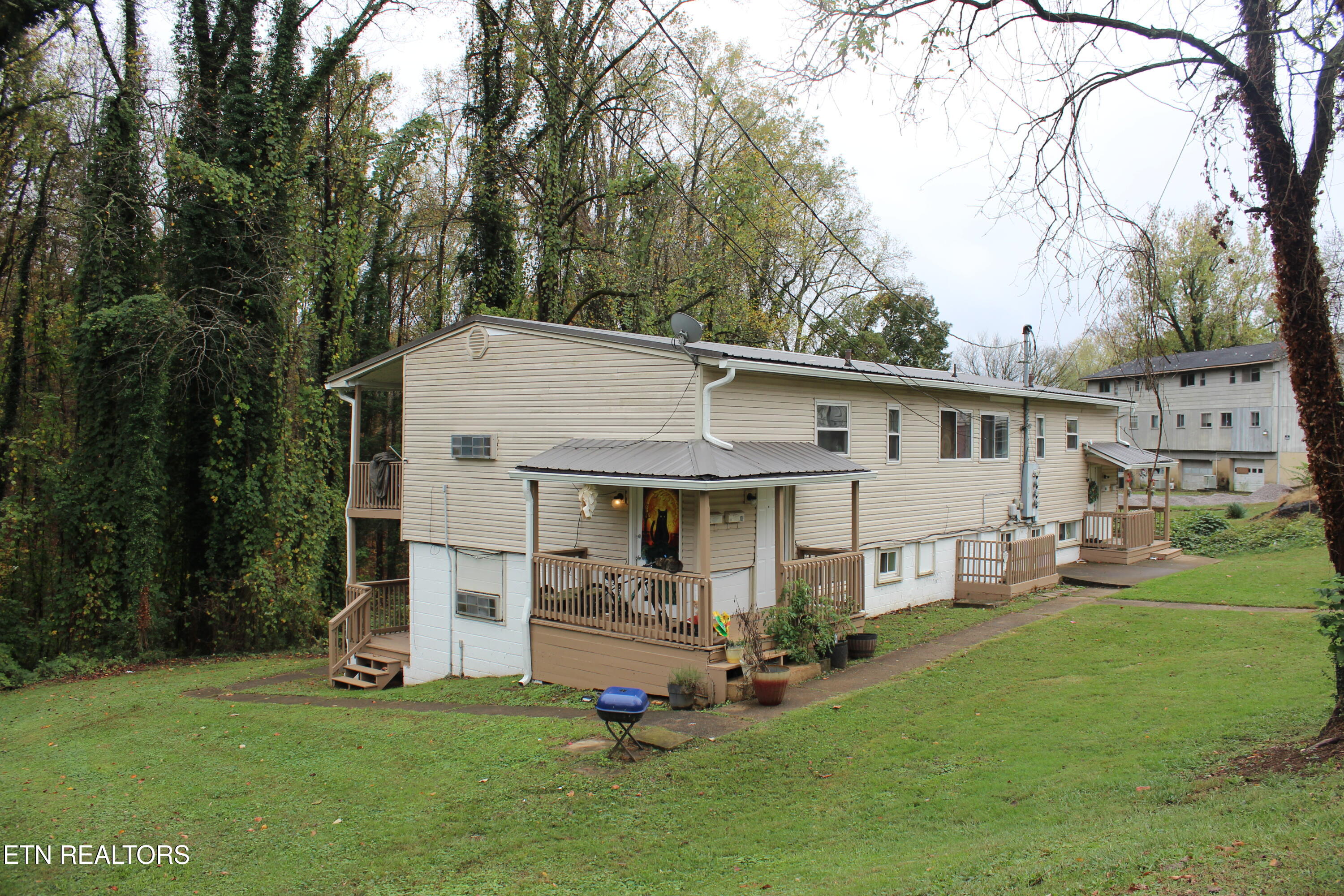 104 Hoyt Lane