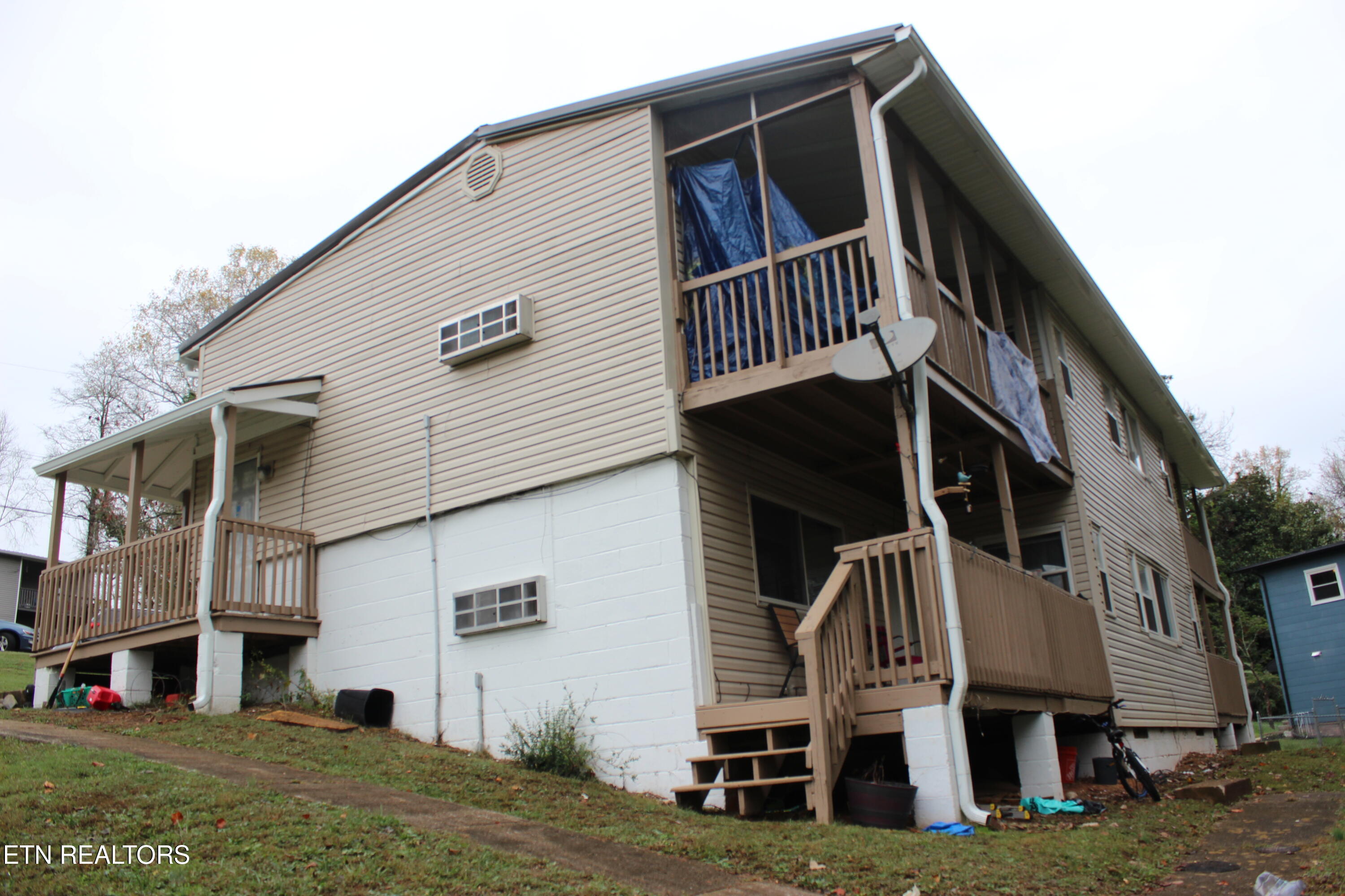 104 Hoyt Lane