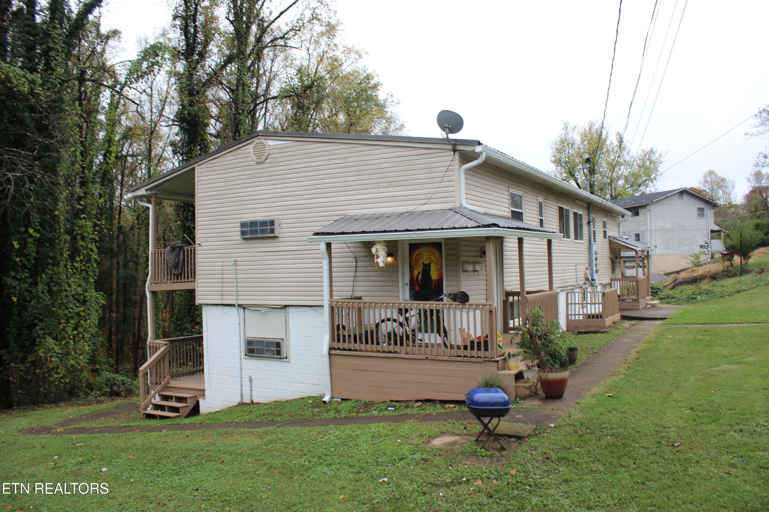 104 Hoyt Lane