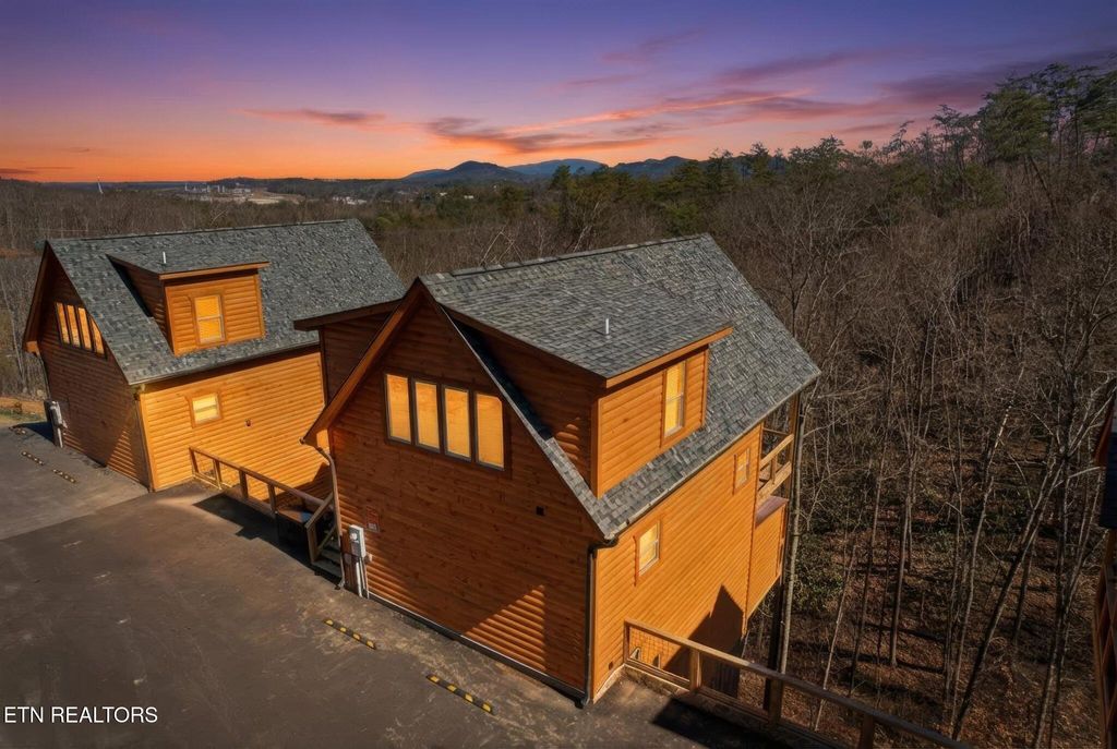 Photo of 939 Pine Valley Way, Sevierville, TN 37862 (MLS # 1330726)