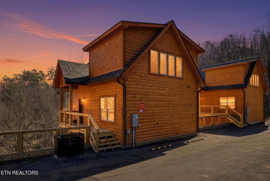 Photo of 939 Pine Valley Way, Sevierville, TN 37862 (MLS # 1330726)