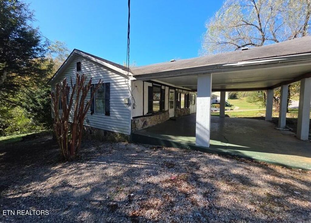 Photo of 228 Fairmont Ave, Harriman, TN 37748 (MLS # 1319641)