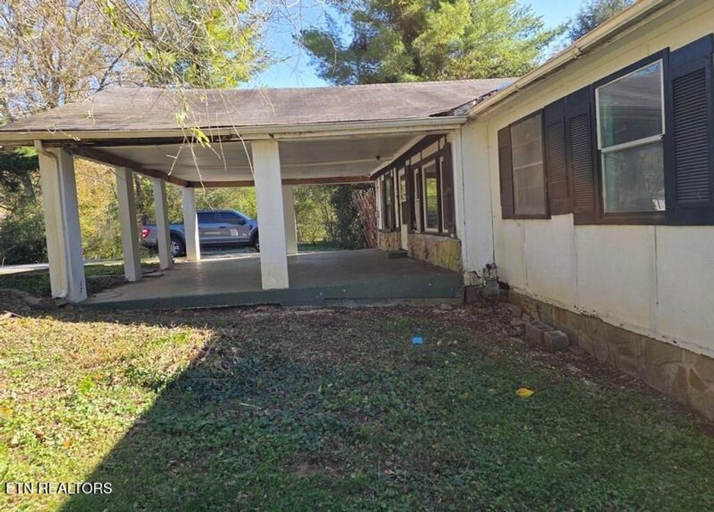 Photo of 228 Fairmont Ave, Harriman, TN 37748 (MLS # 1319641)