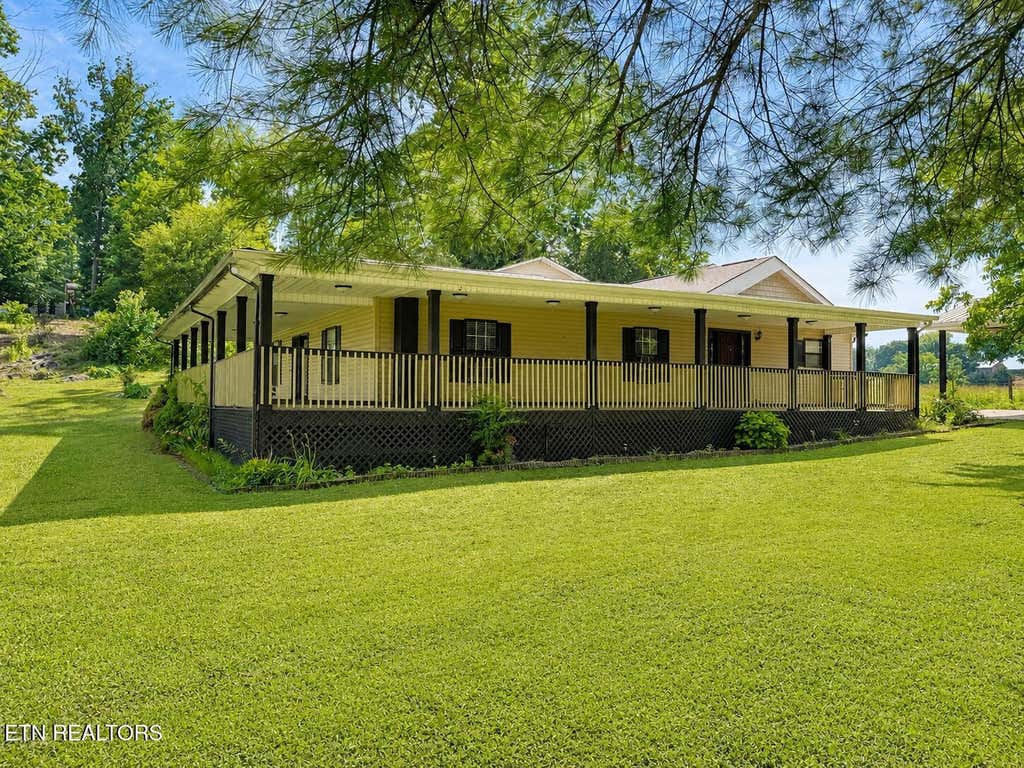 Photo of 2709 Montvale Rd, Maryville, TN 37803 (MLS # 1343905)