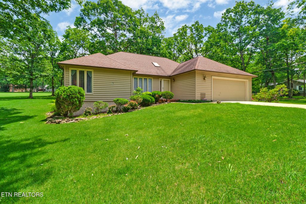 Photo of 131 Snead Drive, Crossville, TN 38558 (MLS # 1302962)