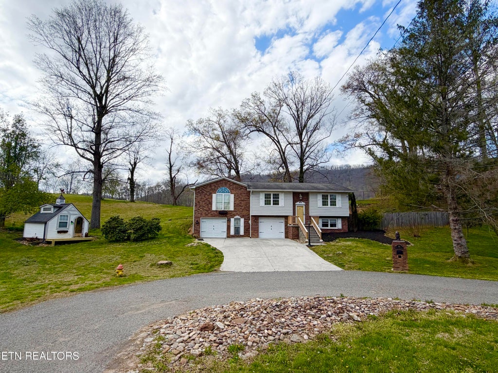 Photo of 126 Eveningside Park Park, LaFollette, TN 37766 (MLS # 1334812)