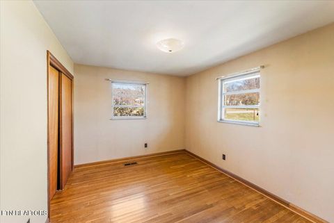 Tiny photo for 503 Glendale Ave, Clinton, TN 37716 (MLS # 1326952)