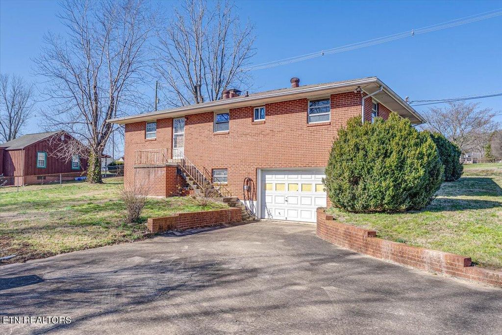 Photo of 503 Glendale Ave, Clinton, TN 37716 (MLS # 1326952)