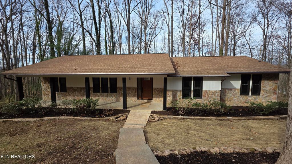 Photo of 1135 W West Outer Drive, Oak Ridge, TN 37830 (MLS # 1323902)