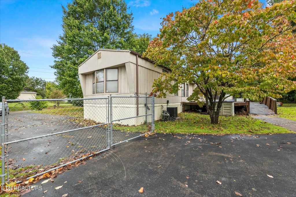 Photo of 348 2Nd St, Corryton, TN 37721 (MLS # 1278011)