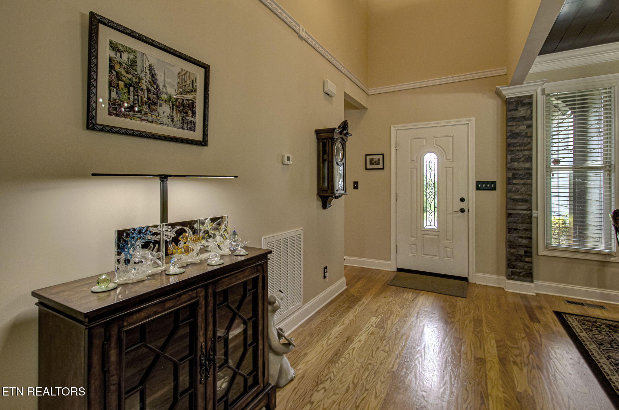 220 W Mountain Drive