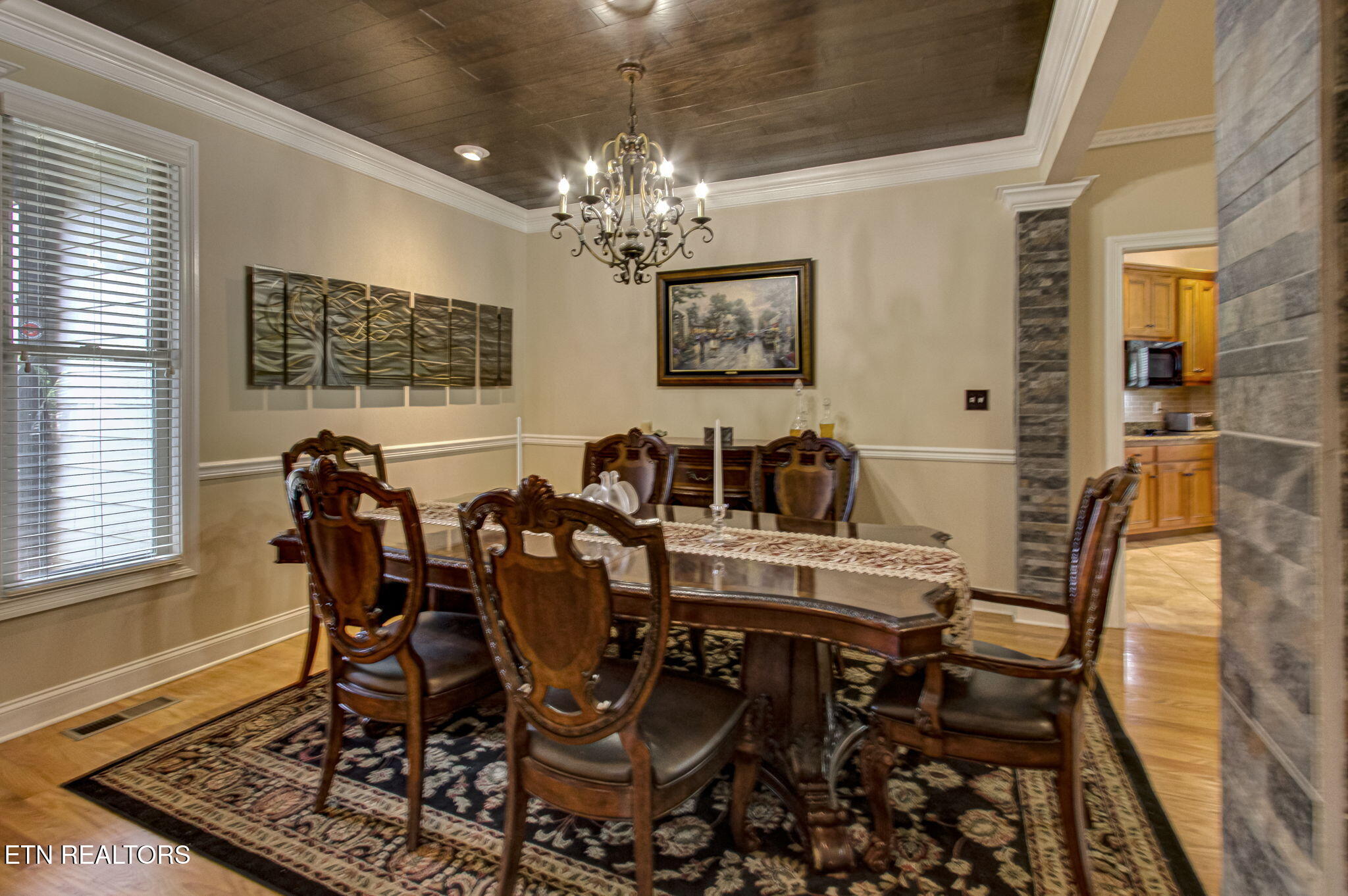 220 W Mountain Drive