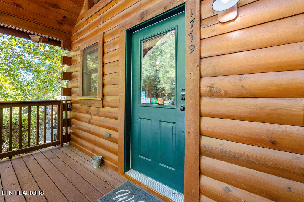 1779 Mountain Shadows Way