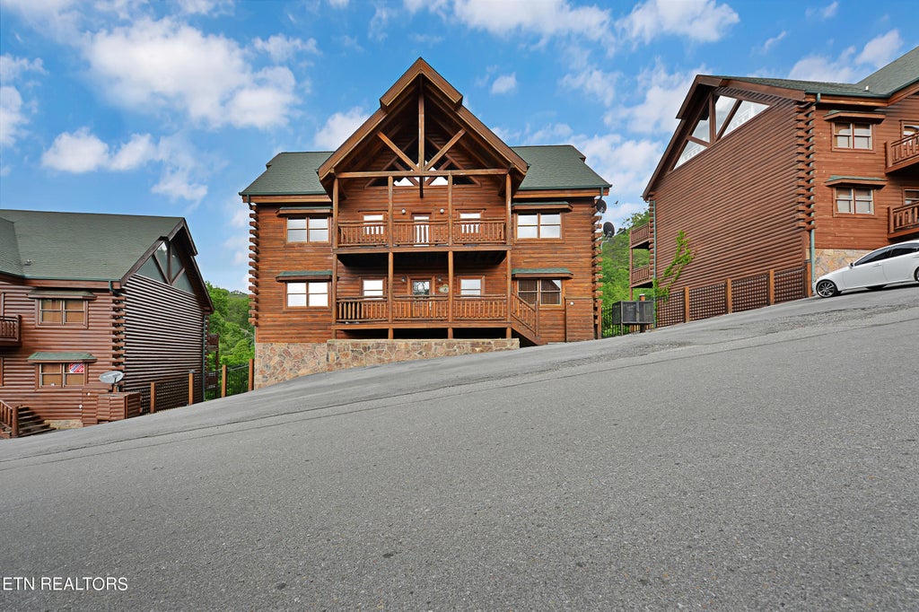 Photo of 1050 Black Bear Cub Way, Sevierville, TN 37862 (MLS # 1239442)
