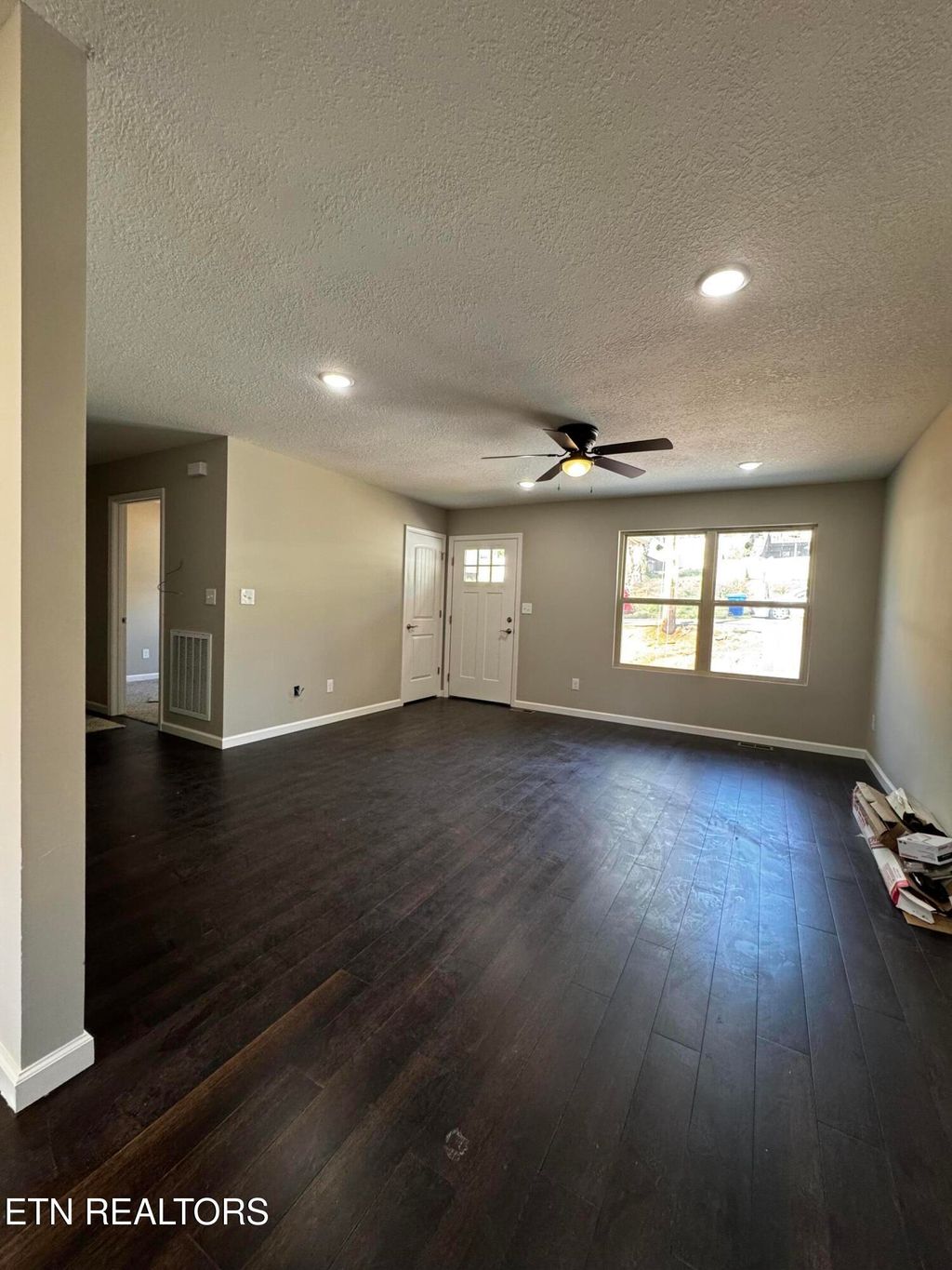 Photo of 129 E Wadsworth Circle, Oak Ridge, TN 37830 (MLS # 1324741)