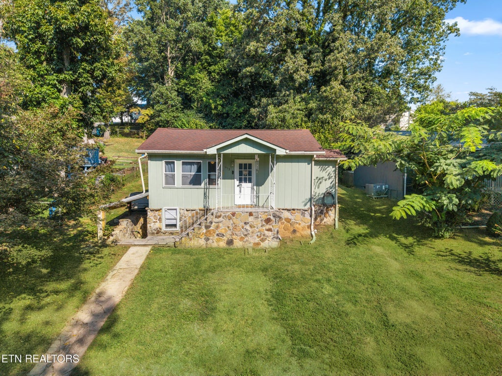 Photo of 613 W 4th Ave, Lenoir City, TN 37771 (MLS # 1356526)