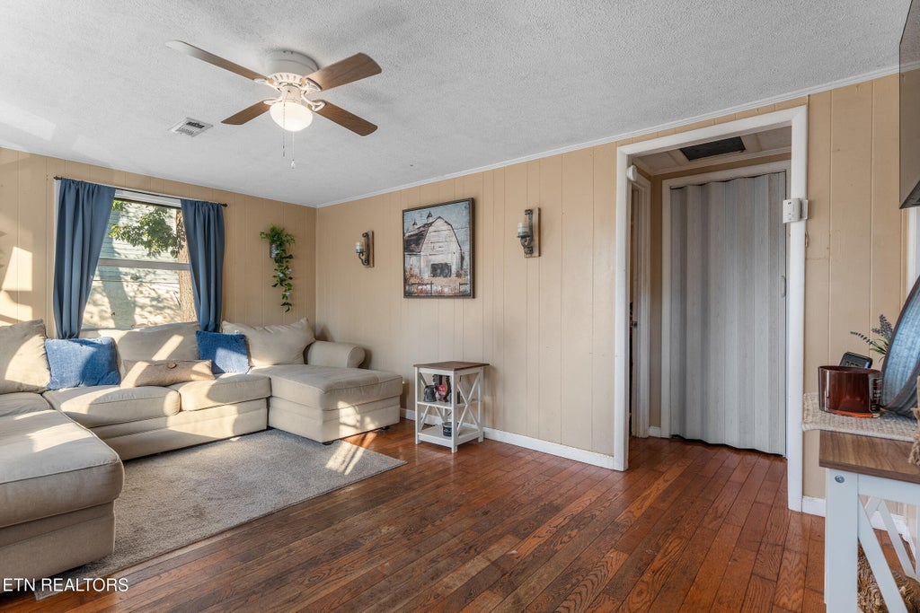 Photo of 613 W 4th Ave, Lenoir City, TN 37771 (MLS # 1356526)