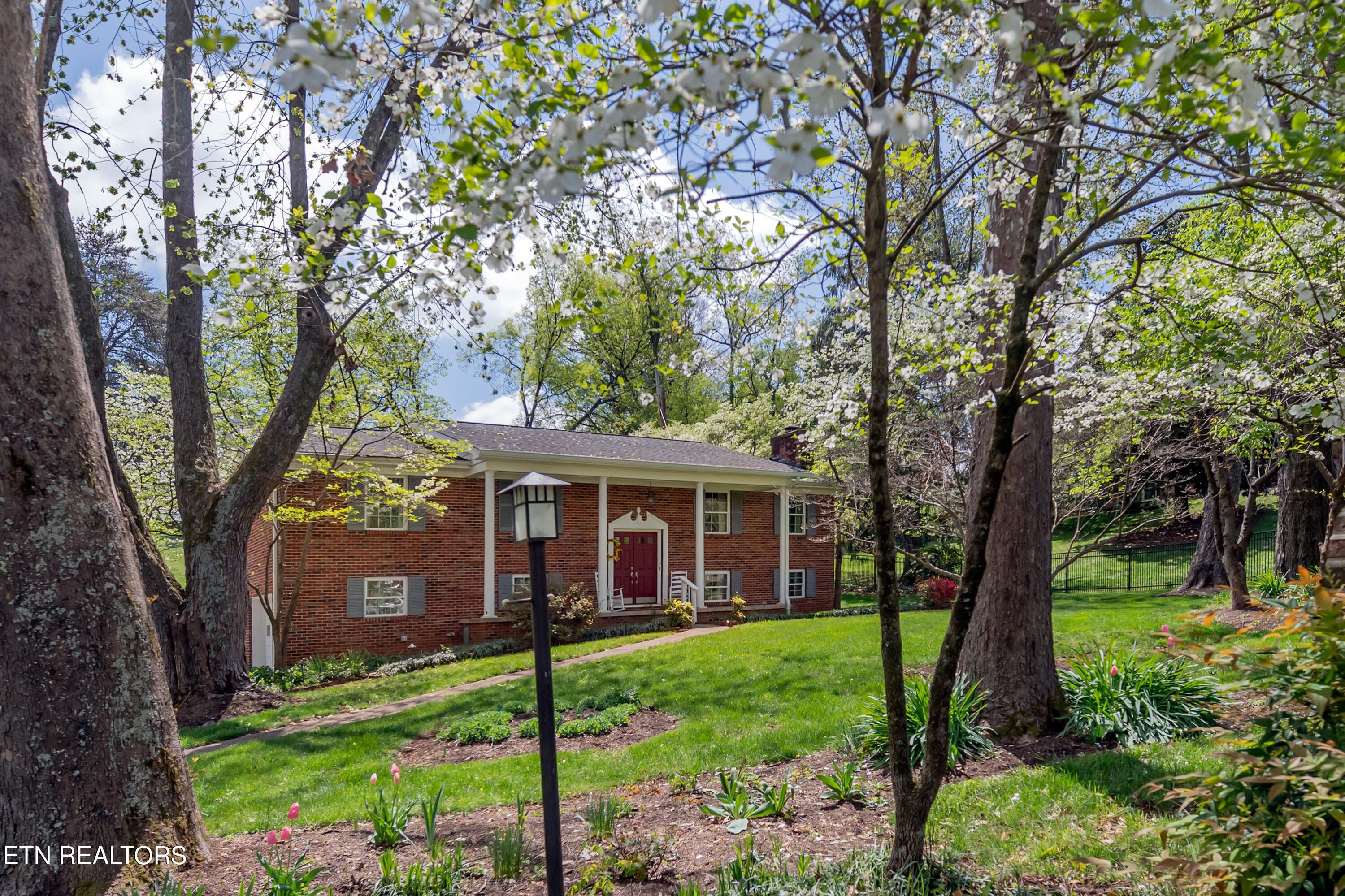 6912 Cresthill Drive