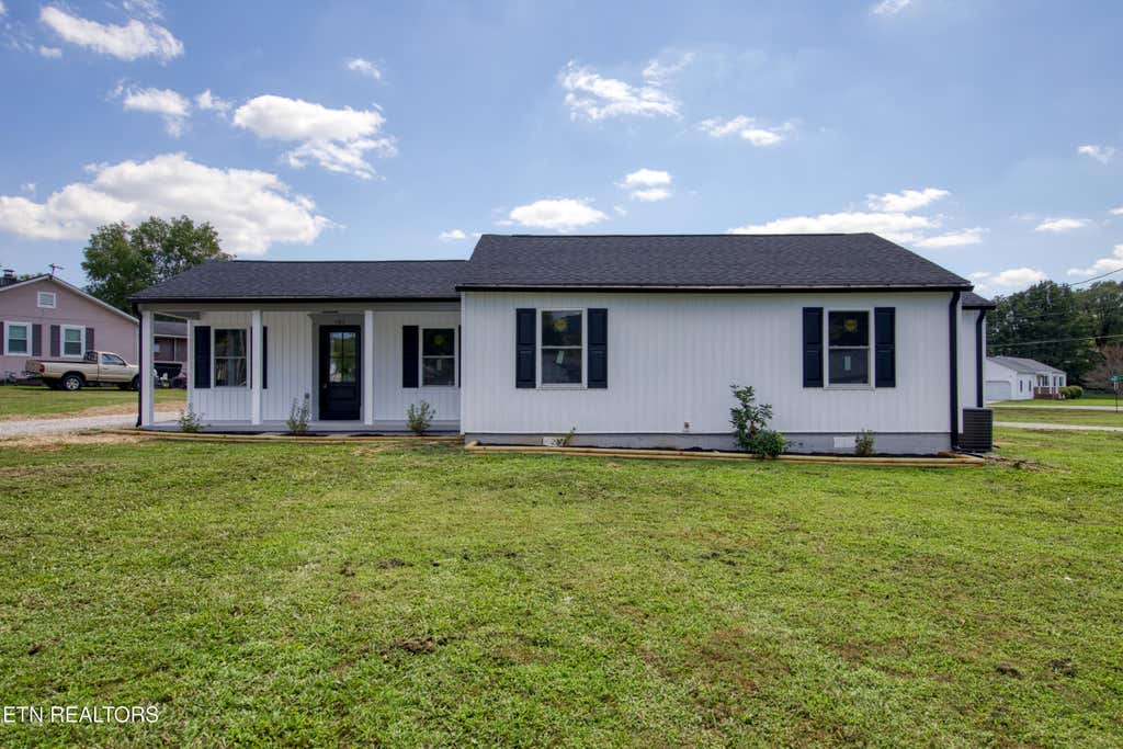 Photo of 102 Love Drive, Harriman, TN 37748 (MLS # 1352594)