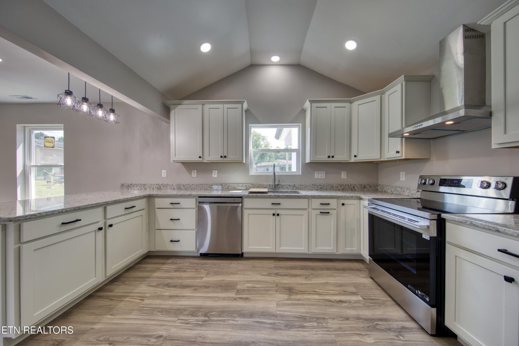 Photo of 102 Love Drive, Harriman, TN 37748 (MLS # 1352594)