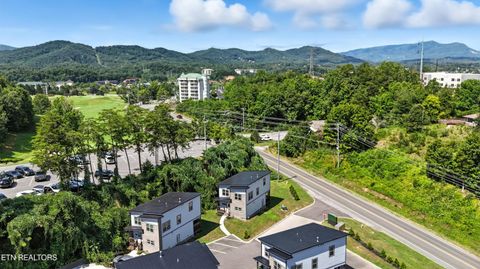 Tiny photo for 576 Dollywood lane Ln #1, Pigeon Forge, TN 37862 (MLS # 1326253)