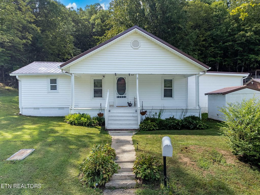 Photo of 165 Tucker Lane, Lenoir City, TN 37771 (MLS # 1309397)