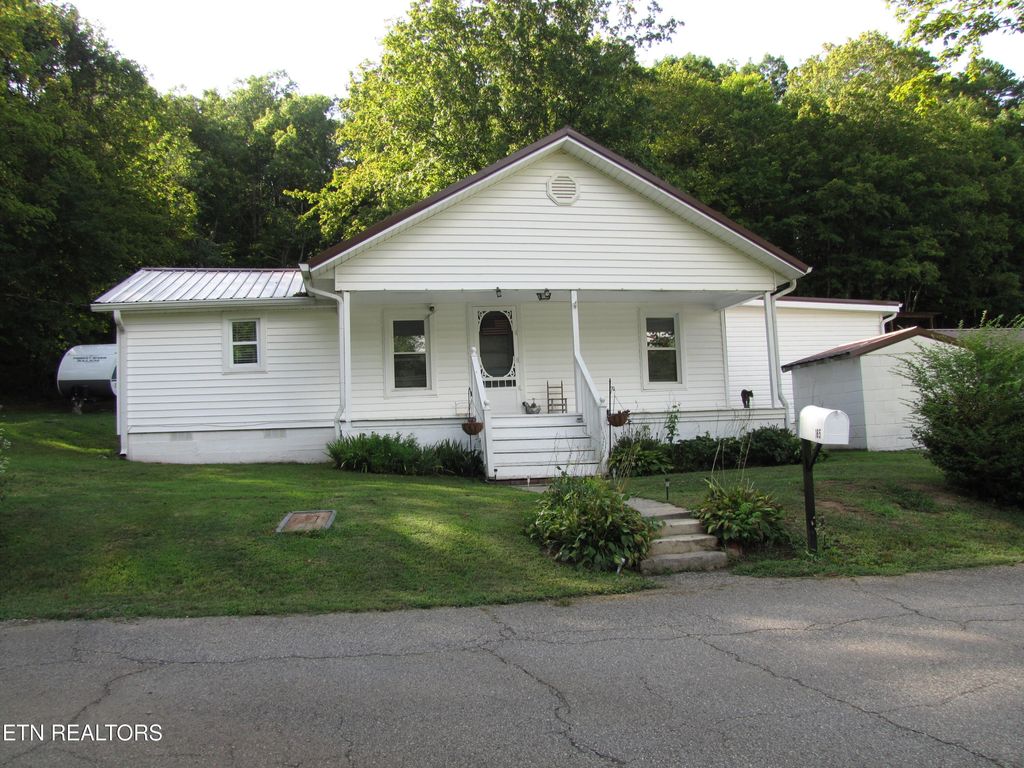 Photo of 165 Tucker Lane, Lenoir City, TN 37771 (MLS # 1309397)