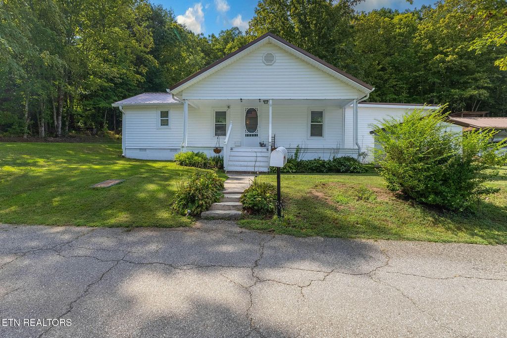 Photo of 165 Tucker Lane, Lenoir City, TN 37771 (MLS # 1309397)
