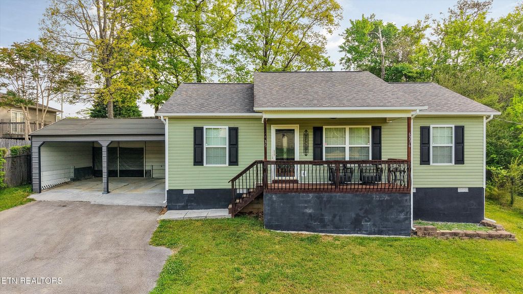 Photo of 6236 Pleasant Ridge Rd, Knoxville, TN 37912 (MLS # 1336973)