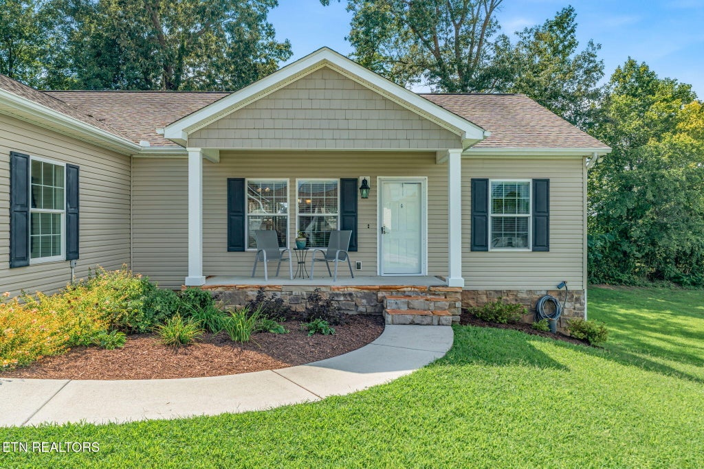 Photo of 660 Alexis Lane, Lenoir City, TN 37772 (MLS # 1353080)