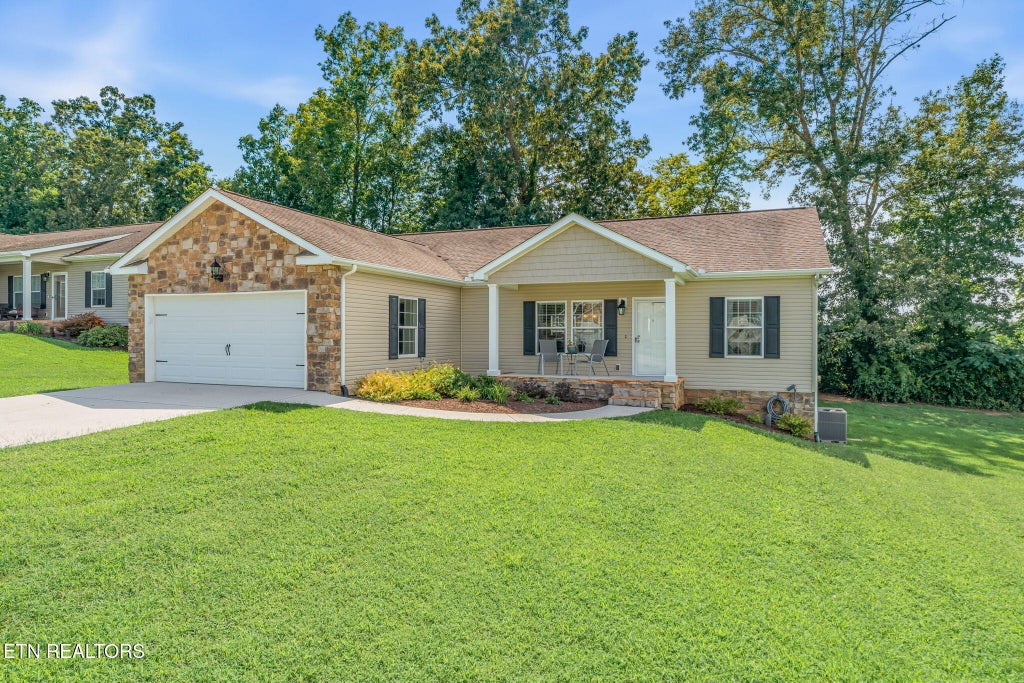 Photo of 660 Alexis Lane, Lenoir City, TN 37772 (MLS # 1353080)