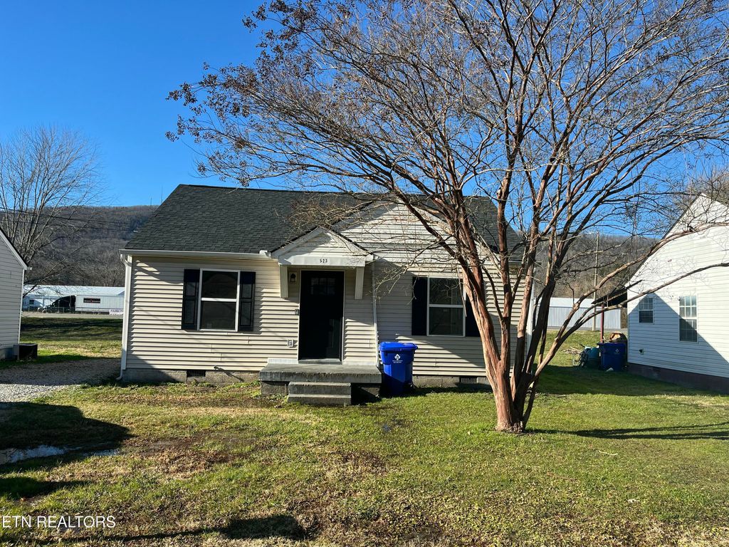 Photo of 523 S Kingston Ave S Ave, Rockwood, TN 37854 (MLS # 1325833)