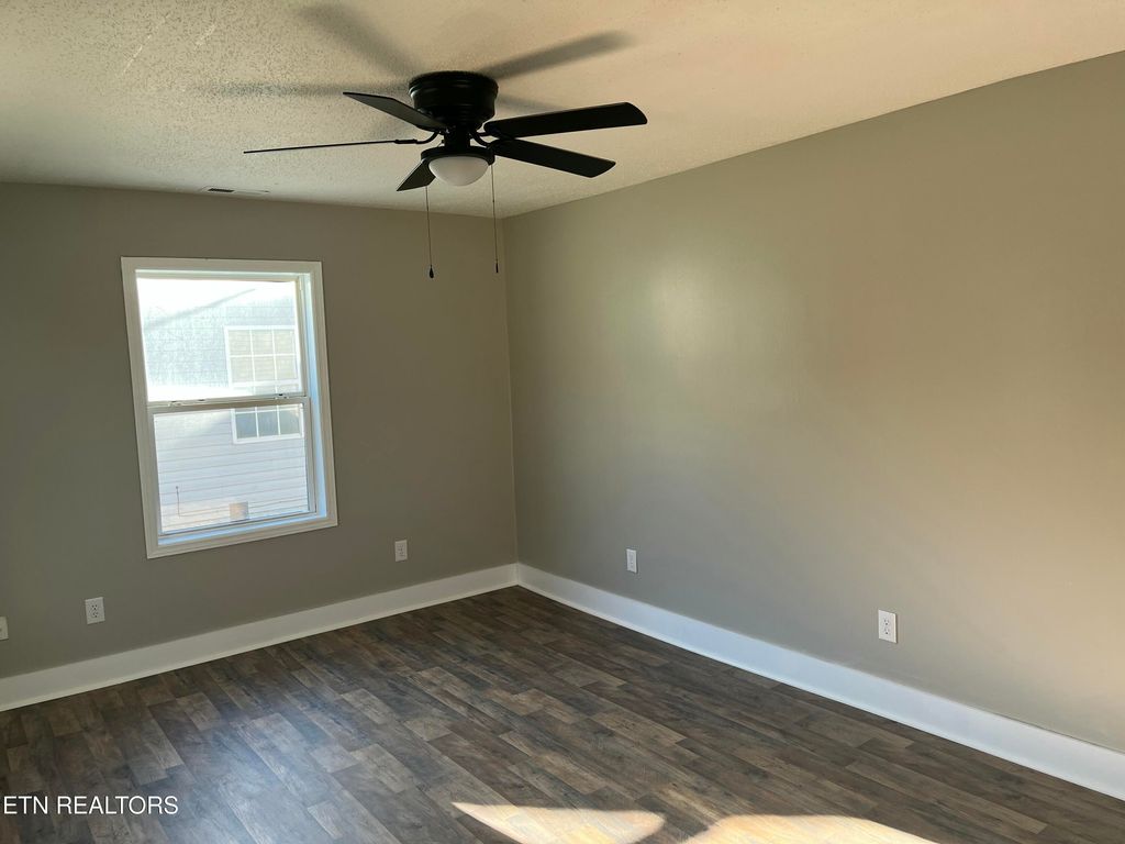 Photo of 523 S Kingston Ave S Ave, Rockwood, TN 37854 (MLS # 1325833)