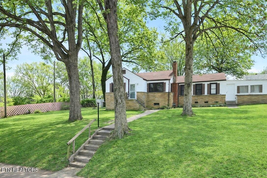 Photo of 2420 Chicago Ave, Knoxville, TN 37917 (MLS # 1344652)