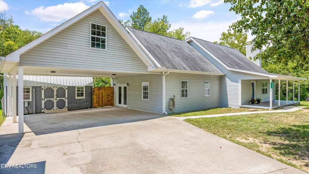 Photo of 986 Marlow Circle, Clinton, TN 37716 (MLS # 1340573)