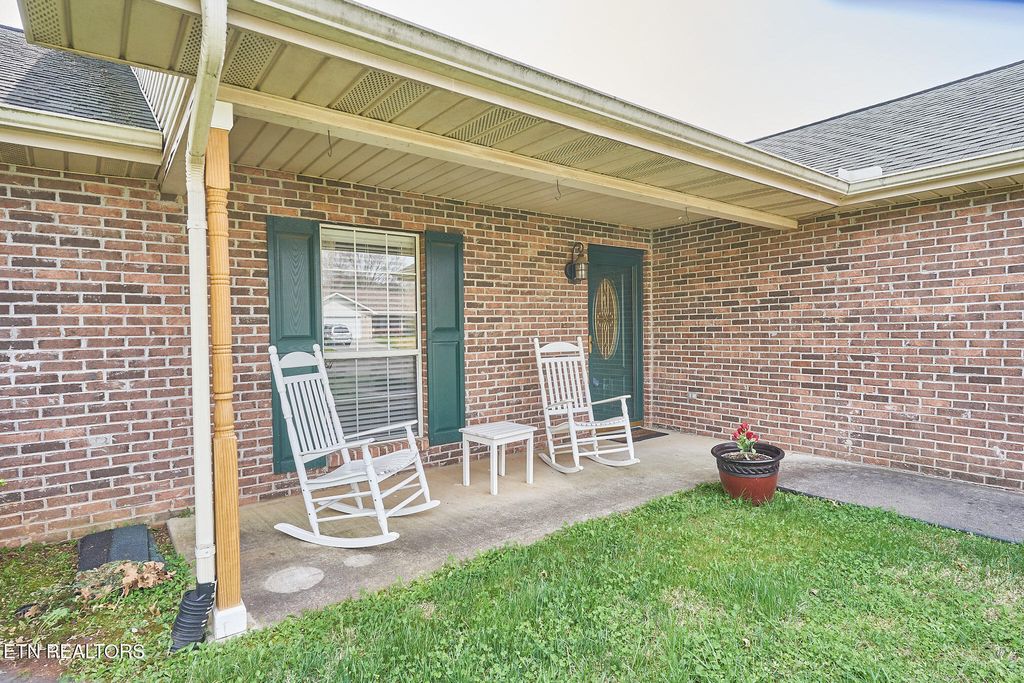 Photo of 2009 Southern Oaks Drive, Maryville, TN 37801 (MLS # 1333592)