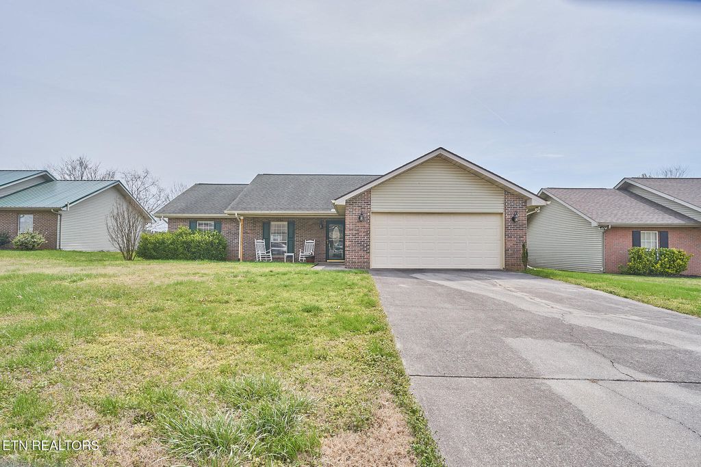 Photo of 2009 Southern Oaks Drive, Maryville, TN 37801 (MLS # 1333592)