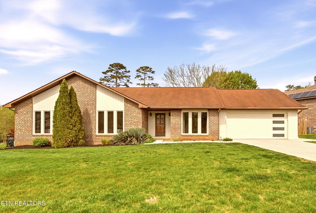 Photo of 3205 Roanoke Circle, Knoxville, TN 37920 (MLS # 1335966)