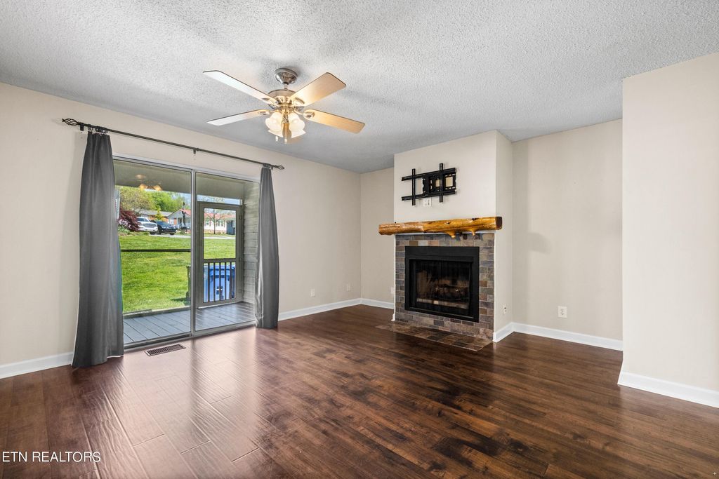 Photo of 633 Vose Rd #F, Alcoa, TN 37701 (MLS # 1259711)