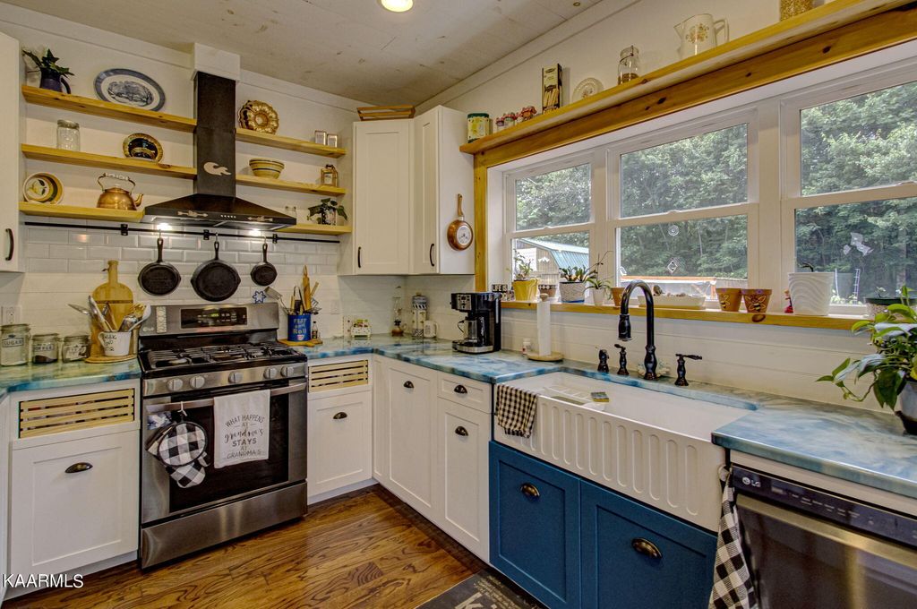 Photo of 193 Black Mountain Rd, Tellico Plains, TN 37385 (MLS # 1229538)