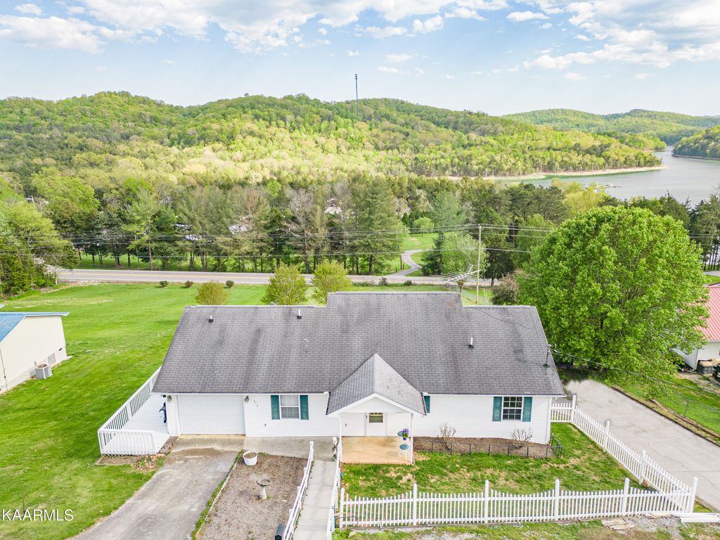 Photo of 213 Hillside Lane, New Tazewell, TN 37825 (MLS # 1224629)