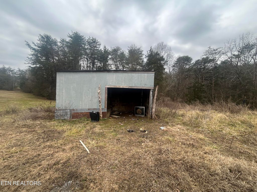 Photo of 223 Atkins Rd Rd, Madisonville, TN 37354 (MLS # 1288829)