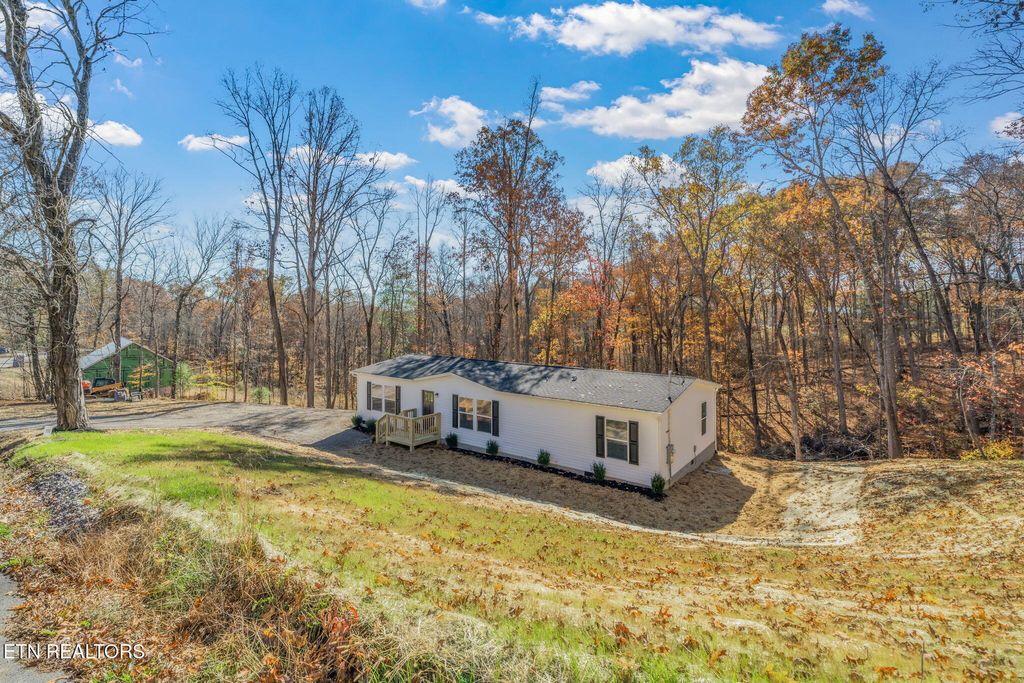 Photo of 235 Clear Springs Rd, Harriman, TN 37748 (MLS # 1321860)