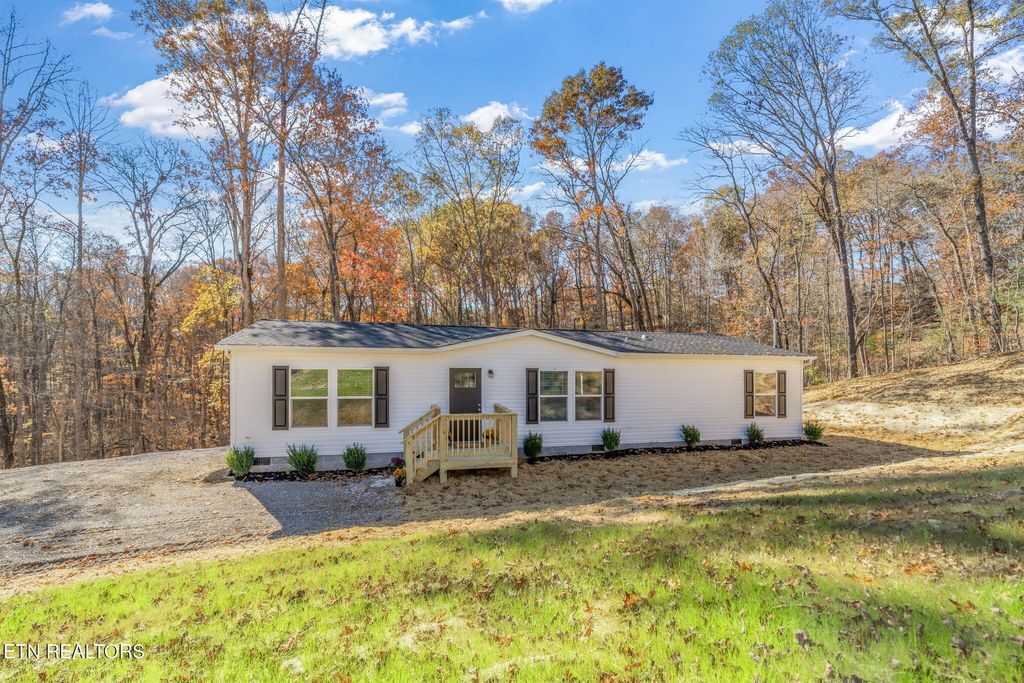 Photo of 235 Clear Springs Rd, Harriman, TN 37748 (MLS # 1321860)
