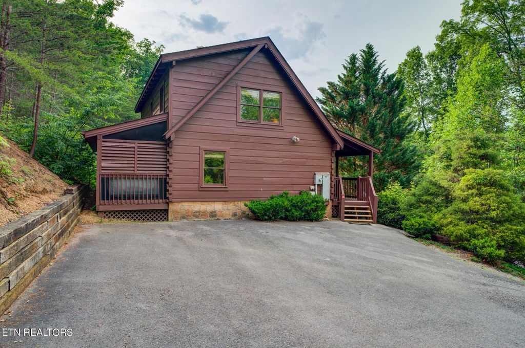 Photo of 824 Kitty Hawk Way, Pigeon Forge, TN 37863 (MLS # 1264098)