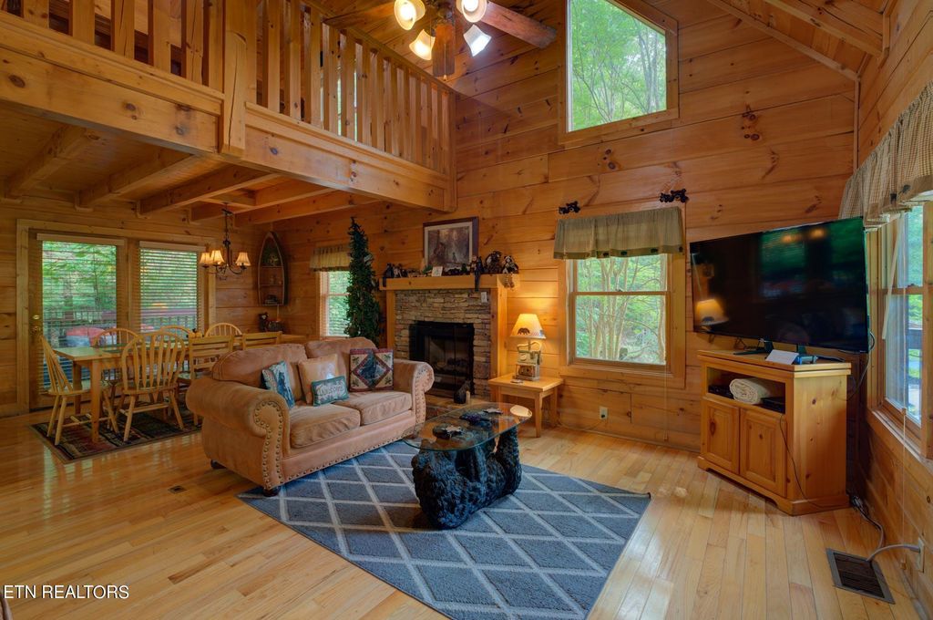 Photo of 824 Kitty Hawk Way, Pigeon Forge, TN 37863 (MLS # 1264098)