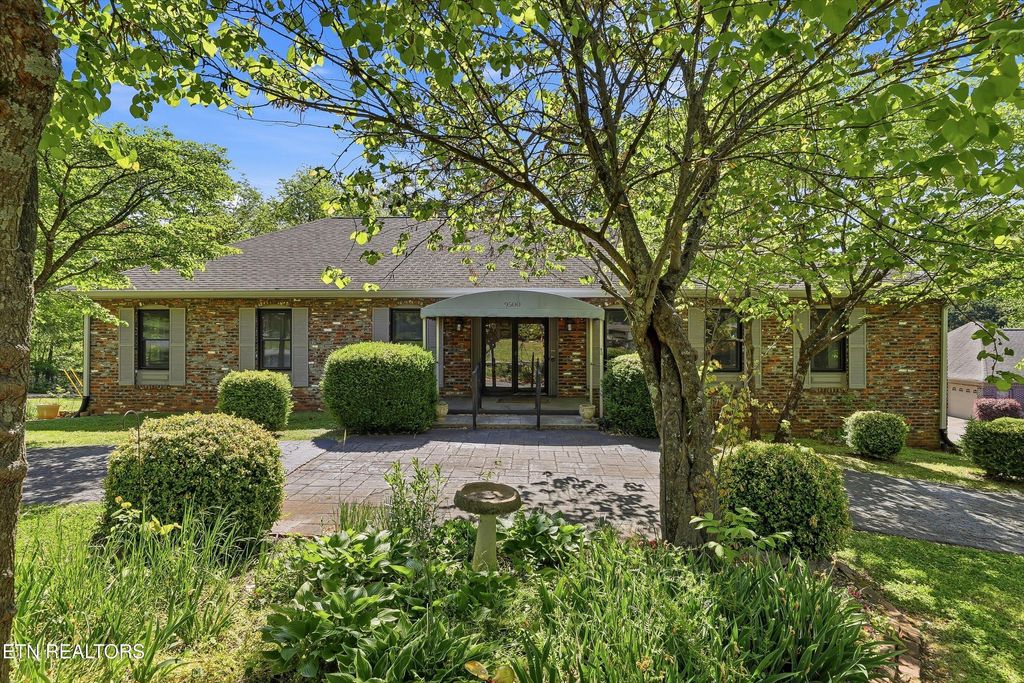 Photo of 9500 Briarwood Drive, Knoxville, TN 37923 (MLS # 1337893)